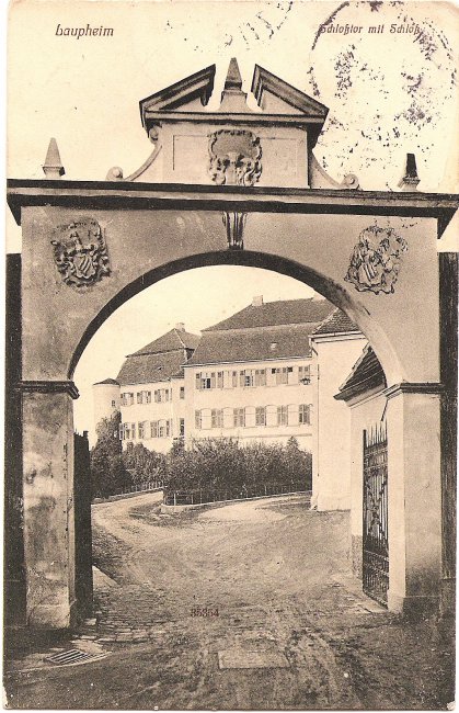 Laupheim Schlosstor mit Schloss (Vorderseite der Ansichtskarte)