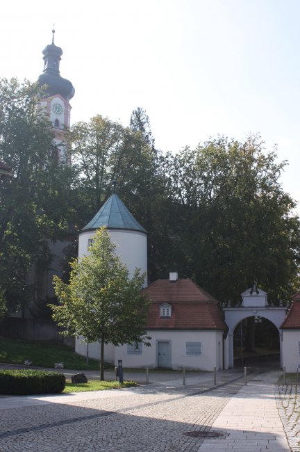 Laupheim - Schloßtor und Kirche (heutige Ansicht)