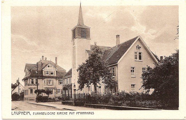 Laupheim, Evangelische Kirche mit Pfarrhaus (Vorderseite der Ansichtskarte)