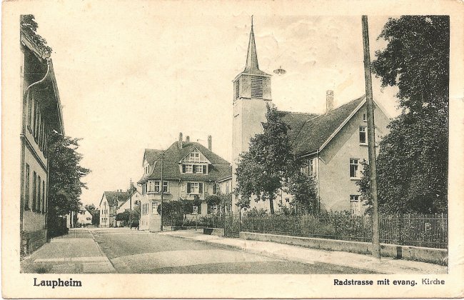 Laupheim Radstraße mit evang. Kirche (Vorderseite der Ansichtskarte)