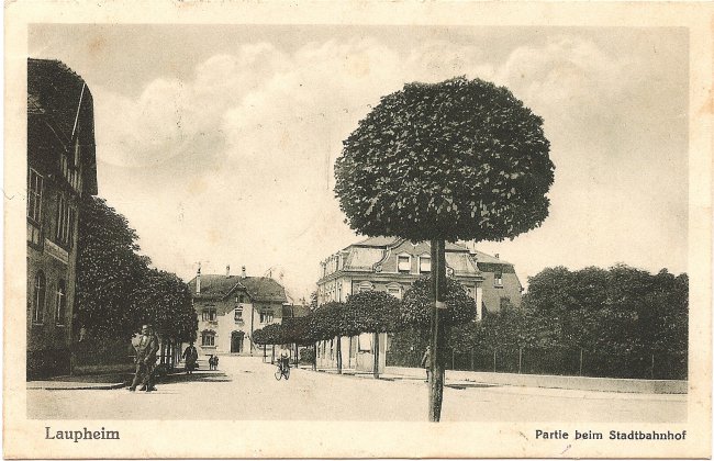 Laupheim,  Partie beim Stadtbahnhof (Vorderseite der Ansichtskarte)