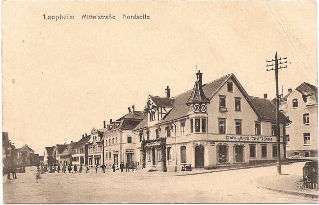 Laupheim, Mittelstraße, Nordseite (Vorderseite der Ansichtskarte)