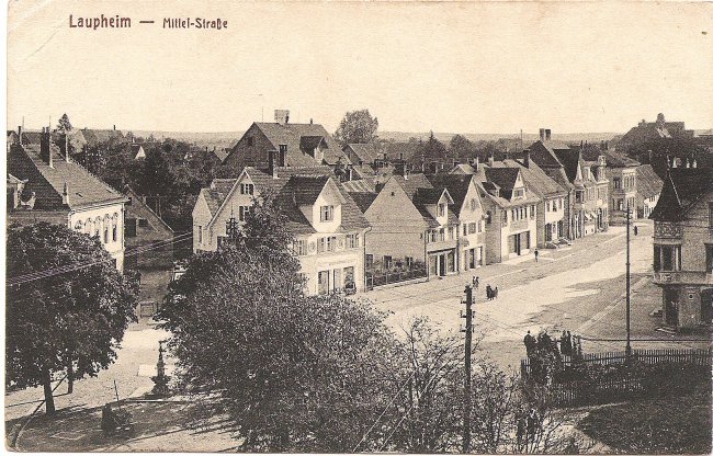 Laupheim - Mittel-Straße (Vorderseite der Ansichtskarte)