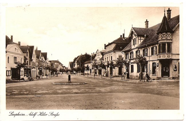 Laupheim, Adolf-Hitler-Straße (Vorderseite der Ansichtskarte)