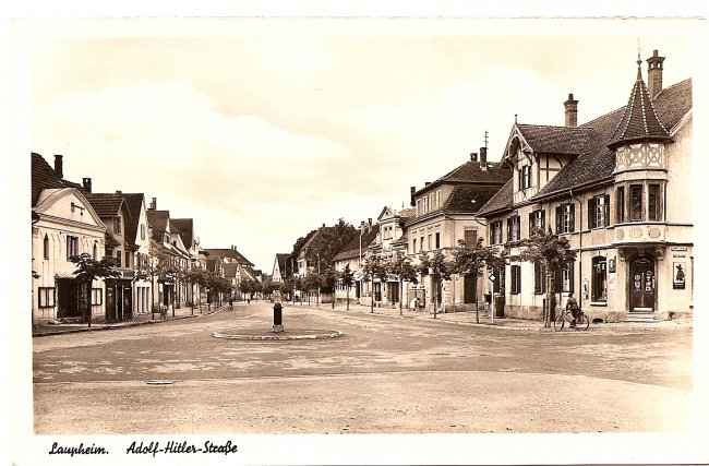 Laupheim, Adolf-Hitler-Straße (Vorderseite der Ansichtskarte)