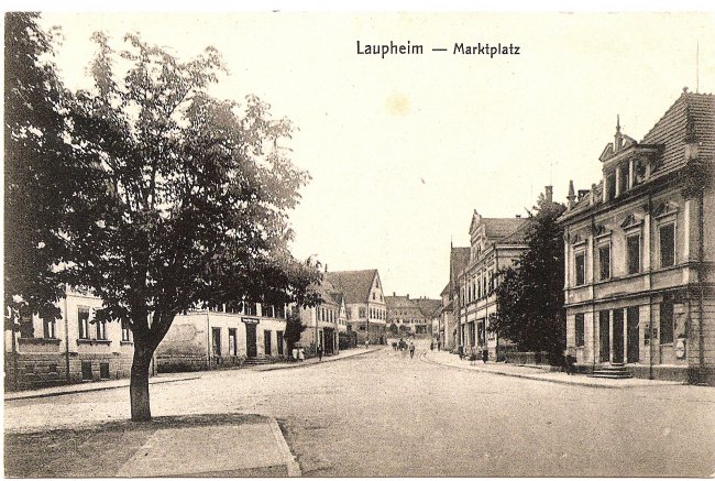 Laupheim - Marktplatz (Vorderseite der Ansichtskarte)