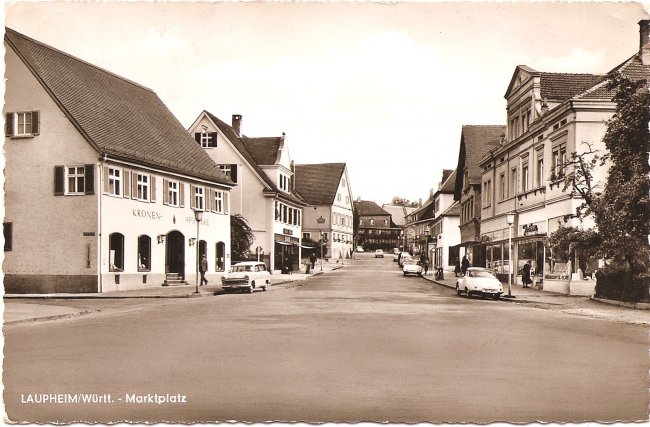 Laupheim  Marktplatz (Vorderseite der Ansichtskarte)