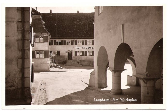 Laupheim, Am  Marktplatz (Vorderseite der Ansichtskarte)