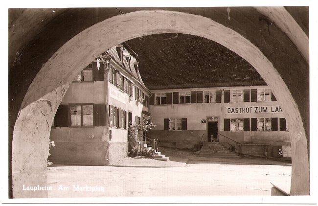 Laupheim, Am Marktplatz (Vorderseite der Ansichtskarte)