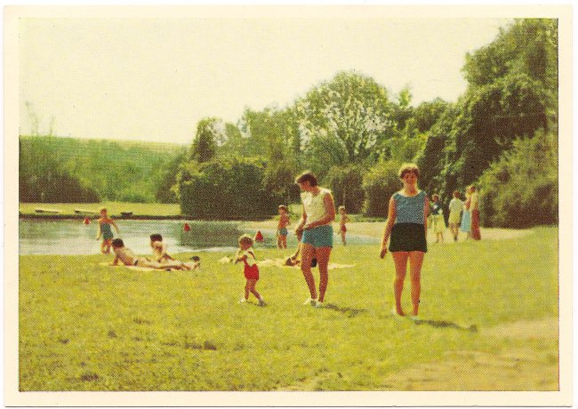 Schwimmbad (Vorderseite der Ansichtskarte)