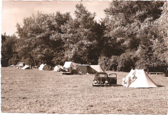 Campingplatz (Vorderseite der Ansichtskarte)