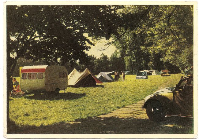 Campingplatz (Vorderseite der Ansichtskarte)