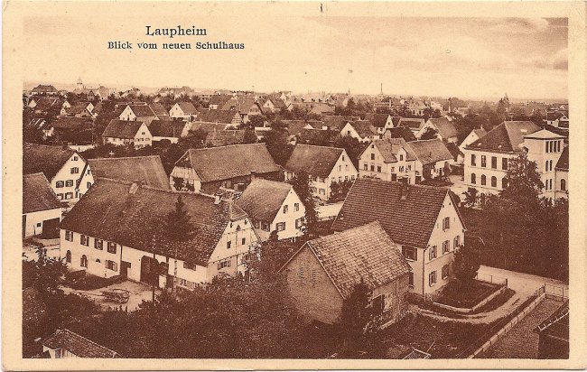 Laupheim, Blick vom neuen Schulhaus (Vorderseite der Ansichtskarte)