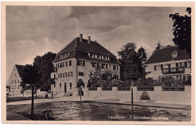 Laupheim - 7 Schwaben-Apotheke (Vorderseite der Ansichtskarte)