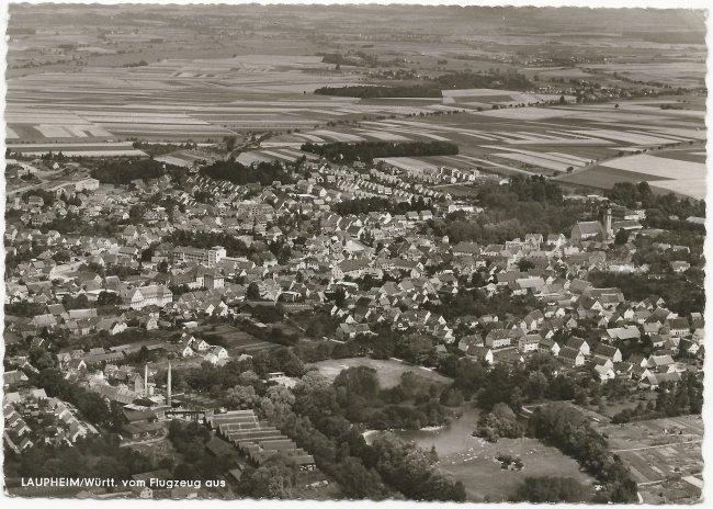 Laupheim / Württ. vom Flugzeug aus. (Vorderseite der Ansichtskarte)