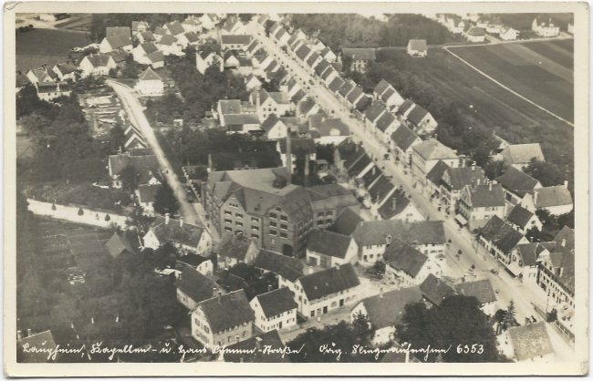 Laupheim, Kapellen- u. Hans Schemm-Straße. Orig. Fliegeraufnahme 6953 (Vorderseite der Ansichtskarte)