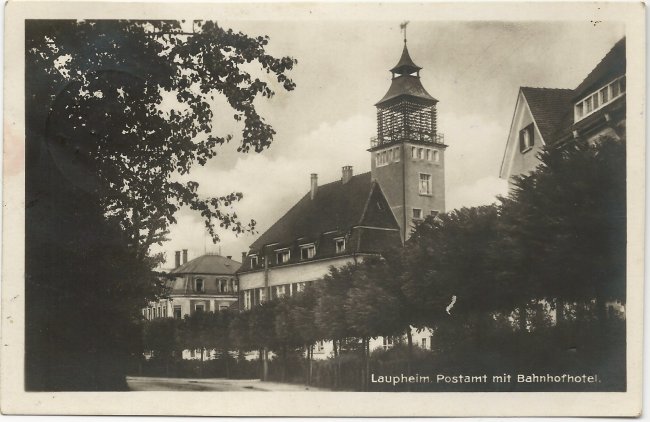 Laupheim Postamt mit Bahnhofhotel (Vorderseite der Ansichtskarte)
