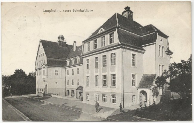 Laupheim, neues Schulgebäude (Vorderseite der Ansichtskarte)