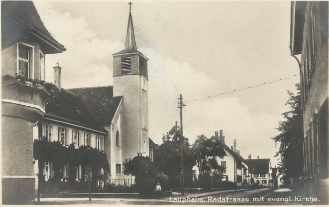 Laupheim, Radstraße mit evangl. Kirche (Vorderseite der Ansichtskarte)