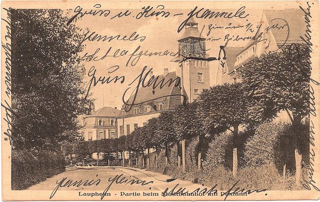 Laupheim - Partie beim Stadtbahnhof mit Postamt – Vorderseite