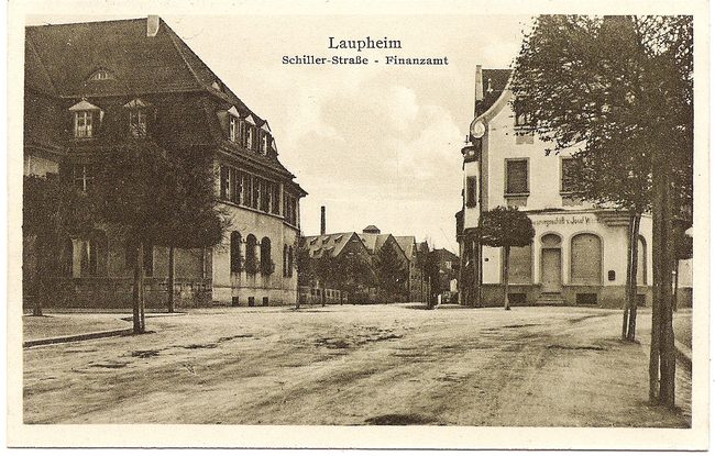 Laupheim, Schiller-Straße - Finanzamt – Vorderseite