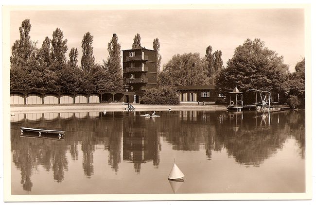 Schwimmbad – Vorderseite