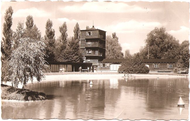 Schwimmbad – Vorderseite