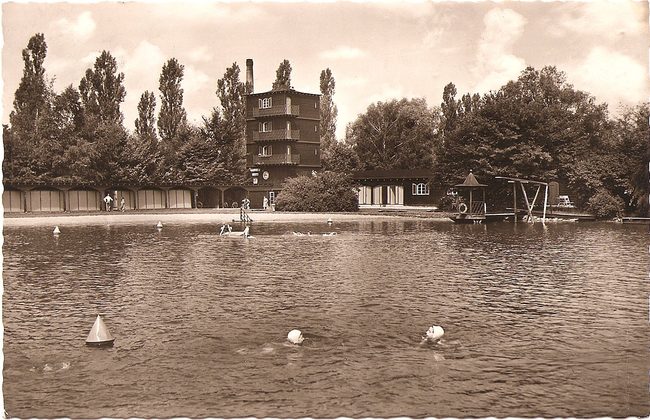 Schwimmbad – Vorderseite