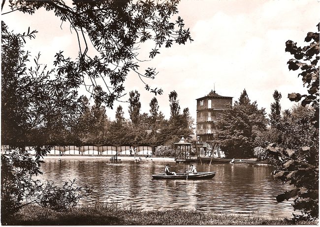 Schwimmbad – Vorderseite