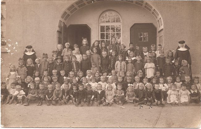 Städtischer Kindergarten – Vorderseite