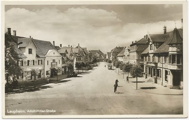 Laupheim. Adolf-Hitler-Straße (Mittelstraße) – Vorderseite